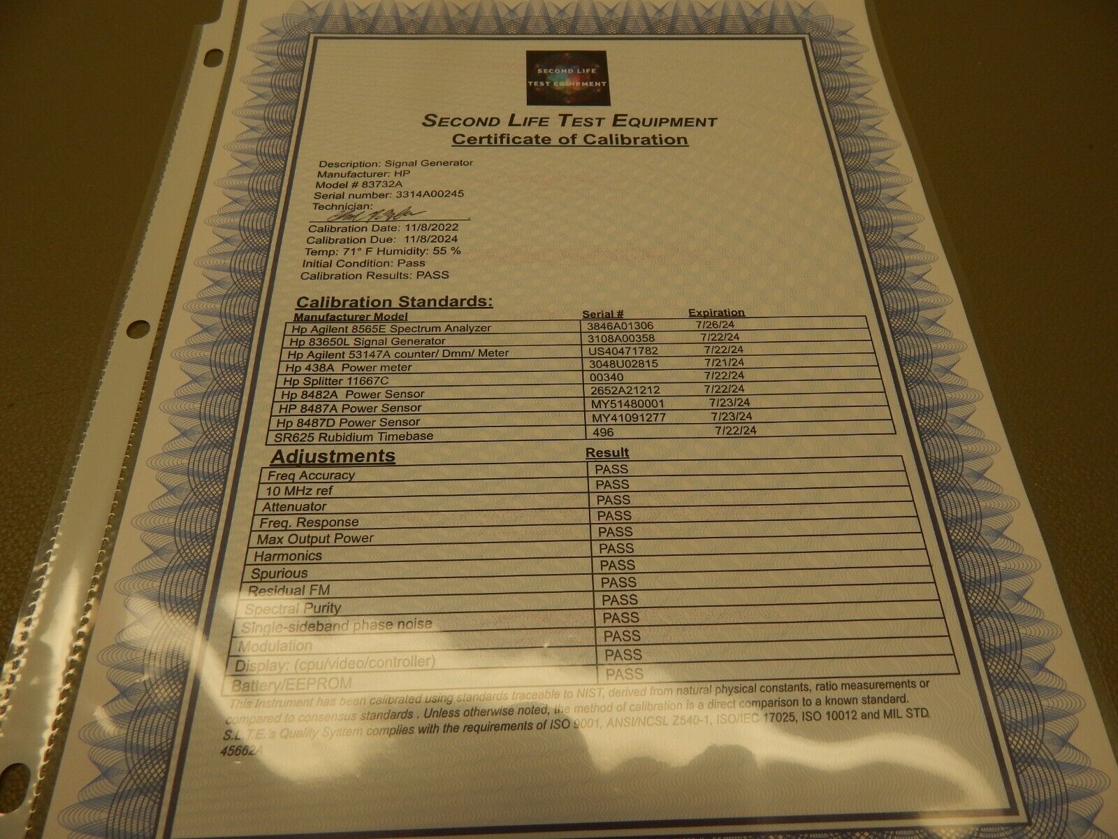 Agilent HP 83732A Synthesized Signal Generator,10Mhz-20GHz w/1E1/1E8