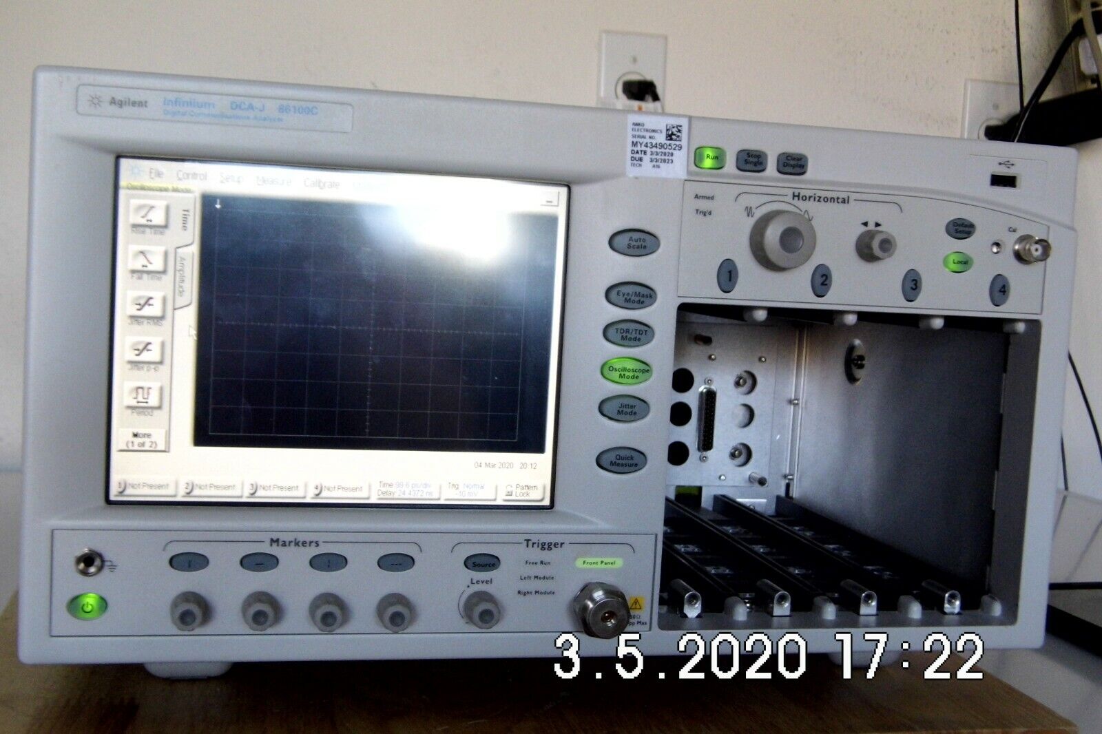 Agilent 86100C Infiniium DCA-J Oscilloscope Mainframe 001,100 NIST calibrated
