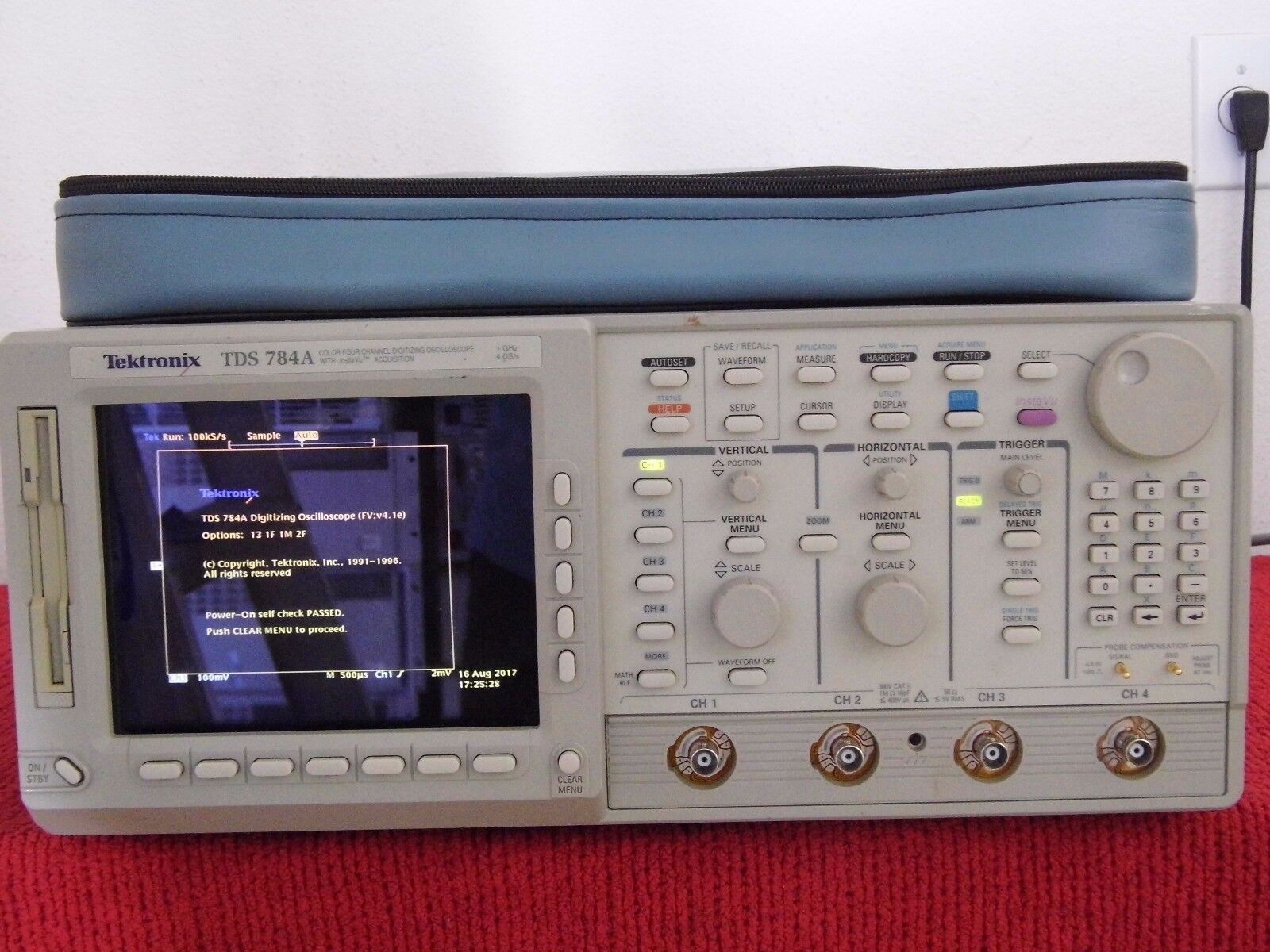 Tektronix TDS784A  DPO Oscilloscope 1GHz, 4GS/s  Opt 1M
