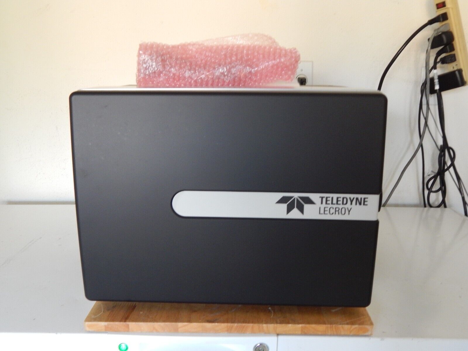 LeCroy SDA820Zi-A oscilloscope w/mfg cal & data 1/25/22 option loaded