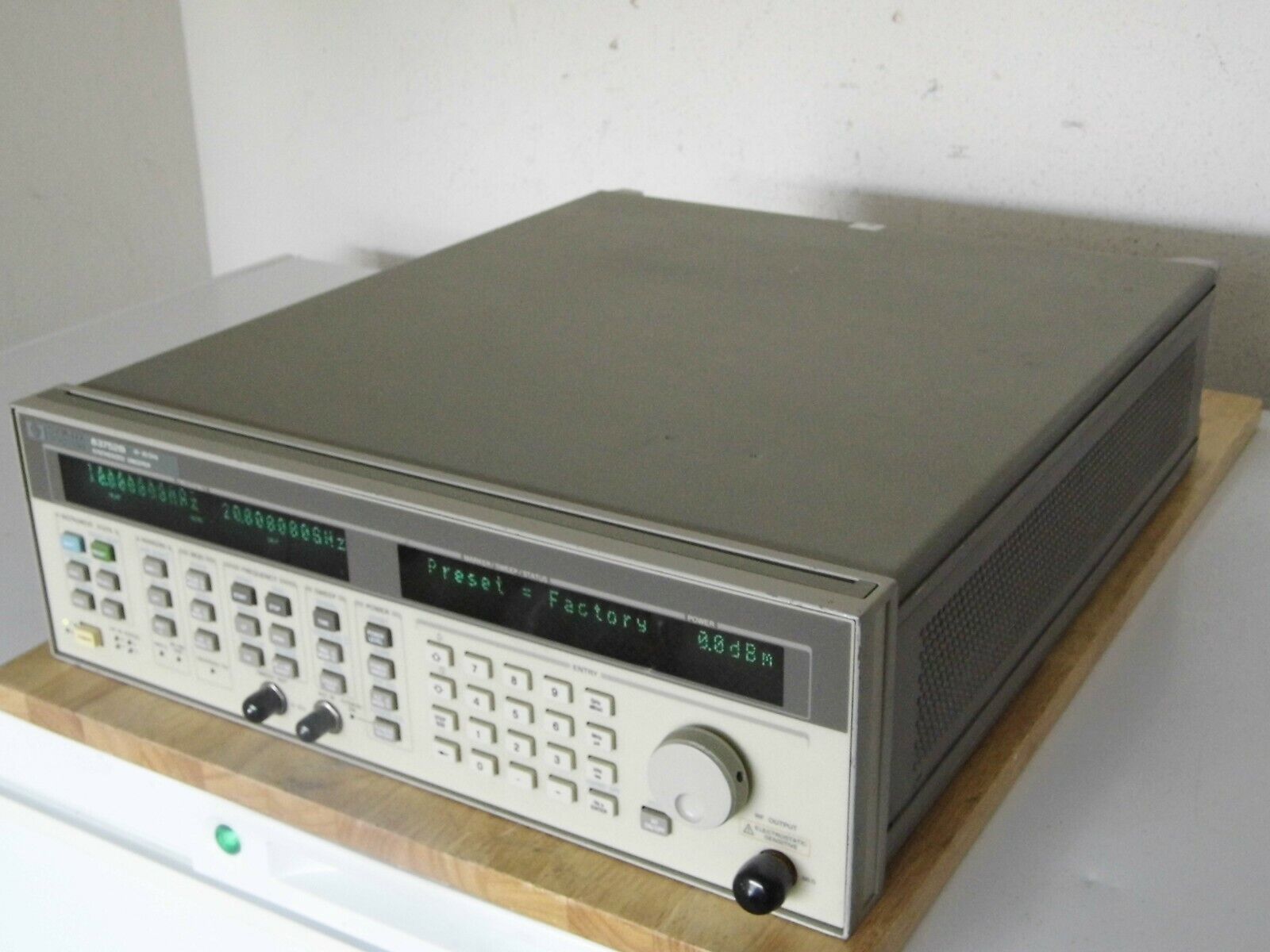 AGILENT HP 83752B 1E1 1E5, .01 - 20 GHz SYNTHESIZED SWEEPER w/ WARRANTY