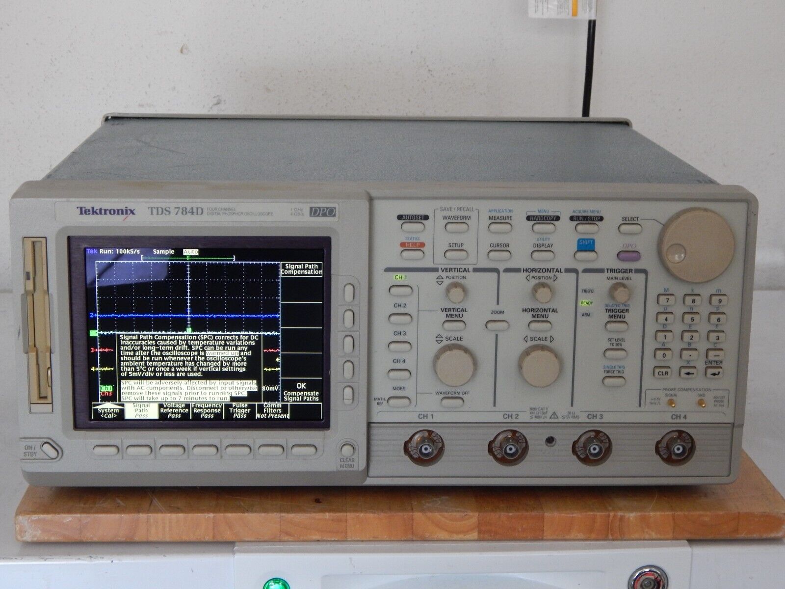 TDS784D Tektronix 4Ch Oscilloscope 1GHz  4GS/s Opt 13/1F/2F, new digital display