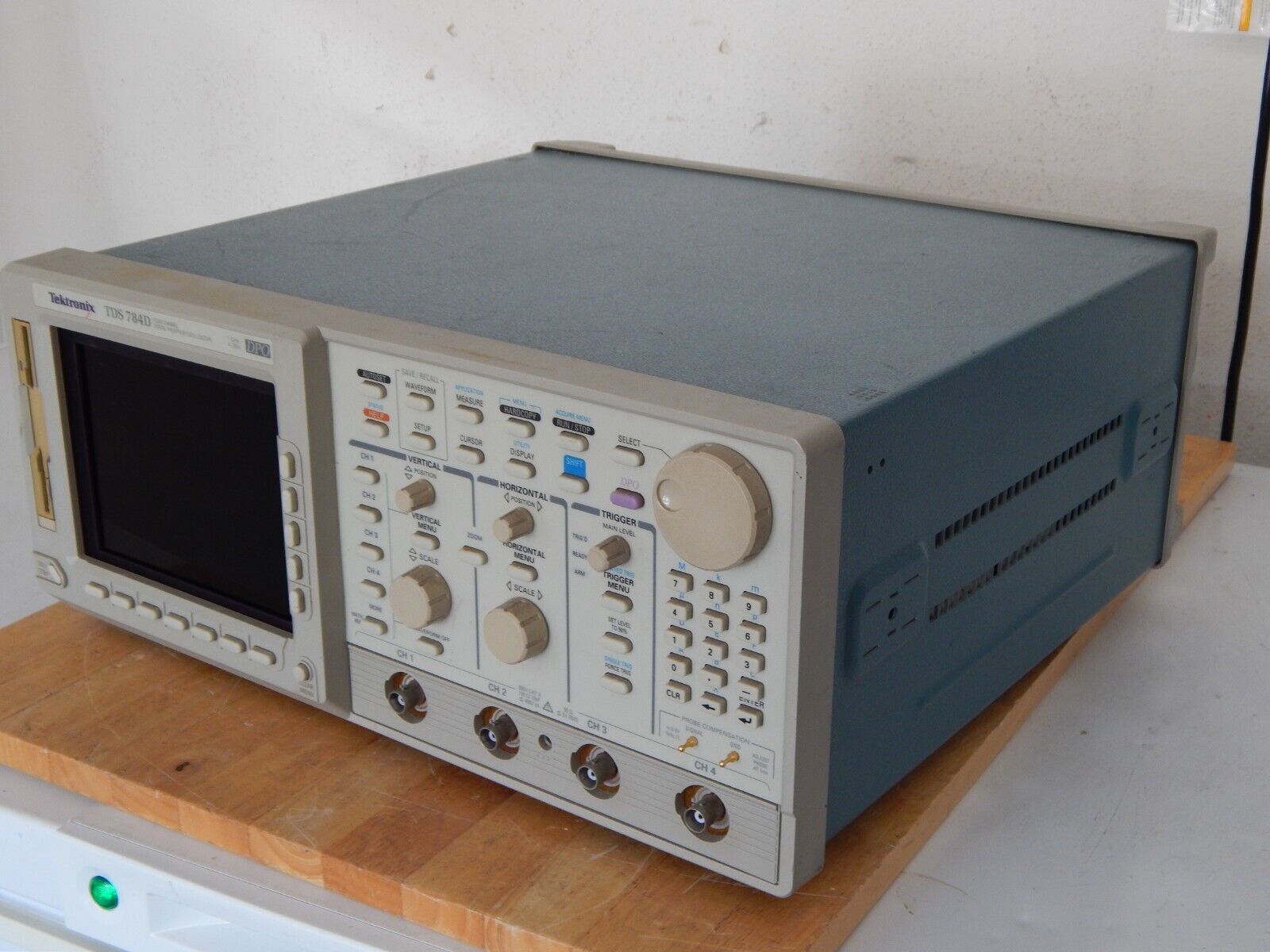 TDS784D Tektronix 4Ch Oscilloscope 1GHz  4GS/s Opt 13/1F/2F, new digital display