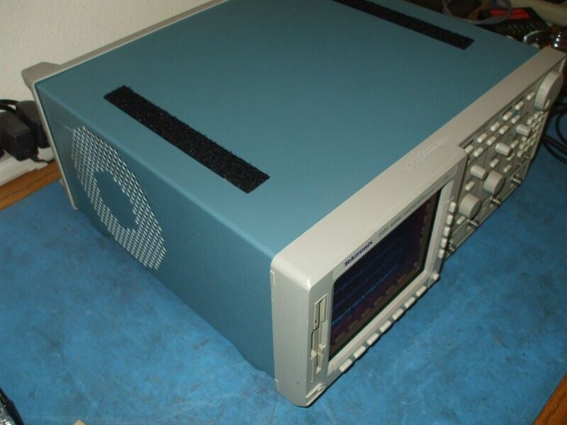 Tektronix TDS684C Digital Realtime Oscilloscope 1GHz 5GS/s 13 1F 2F HD