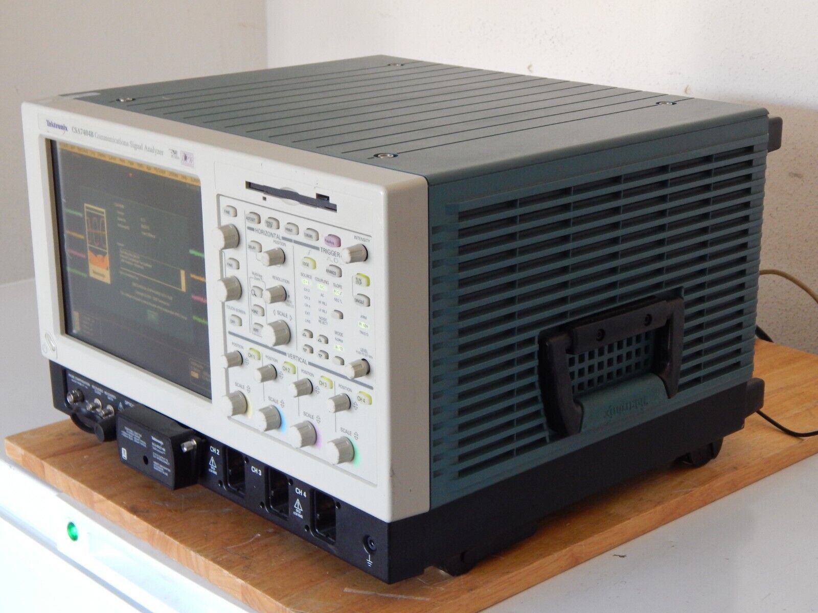 TEKTRONIX CSA7404B Communications Signal Analyzer, 4 GHz, 4 Ch., 20 GS/s