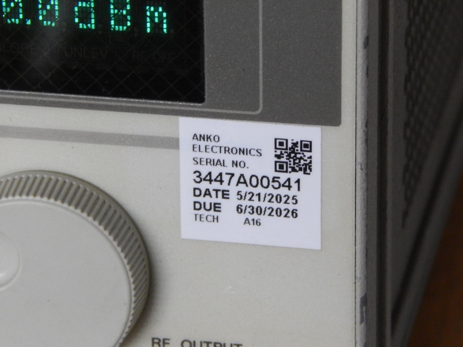 AT HP 83752A .01-20GHz Synthesized Signal Sweeper w/opt. 1E1 & cal. w/data