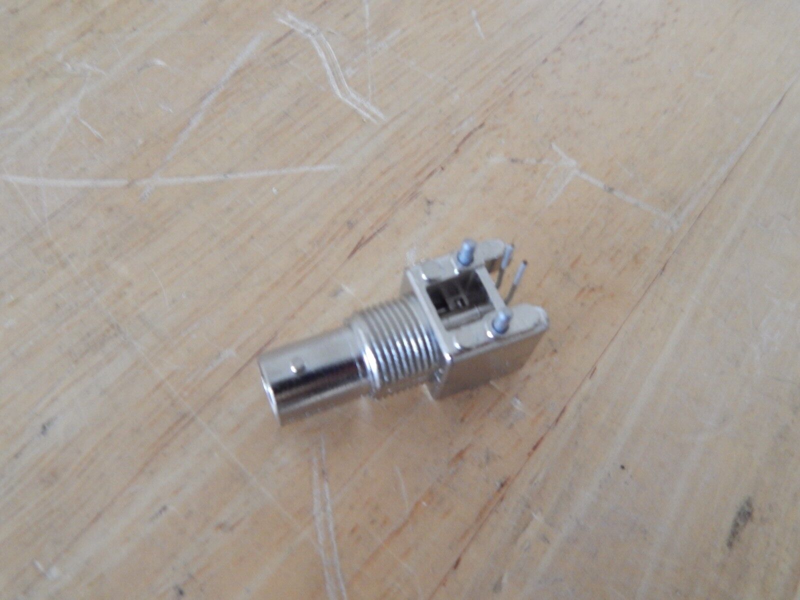 Lot of 32 AMP 5413879-1  bnc female to right angle through hole connector