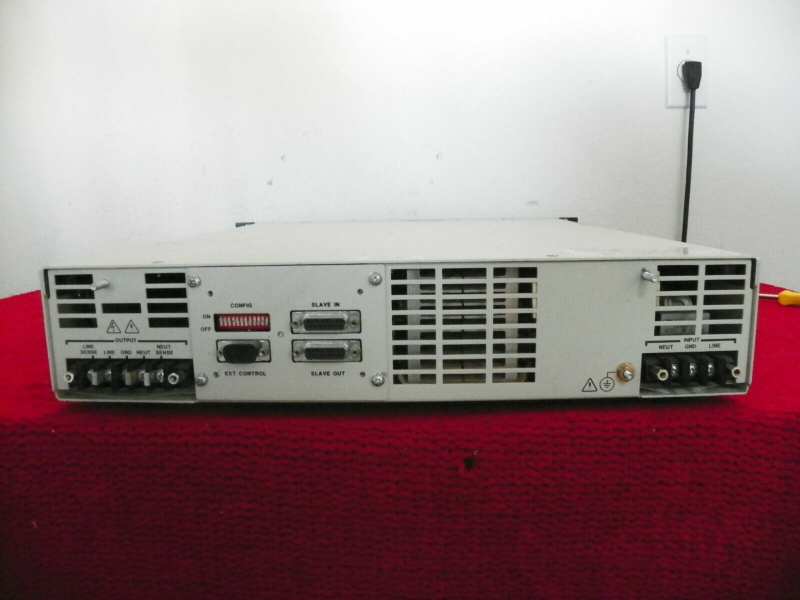 Elgar CW1251M 1250VA 45-500Hz,135/270Vac 9.26A/4.63A AC source