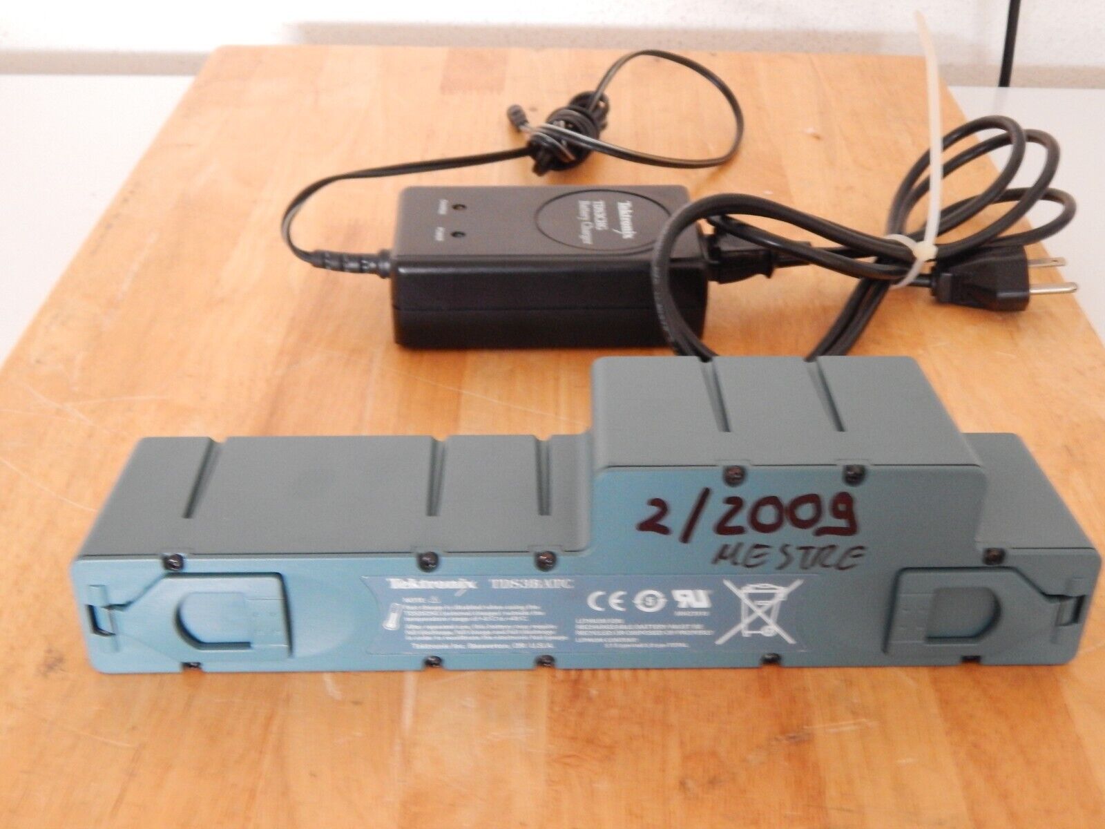 Tektronix TDS3BATC Lithium-Ion Battery Pack&Charger for TDS3000 B C Oscilloscope