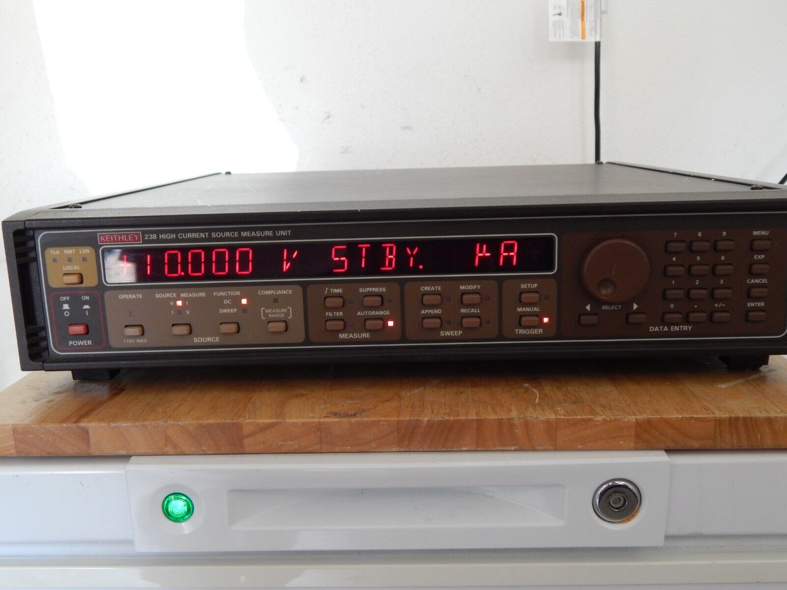 Keithley 238 High Current Source Meter, (bad GPIB holding lug)