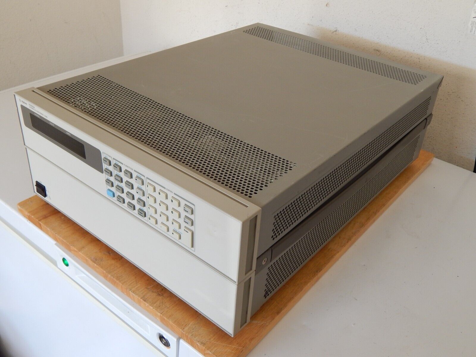 Agilent N3300A DC Electronic Load Mainframe