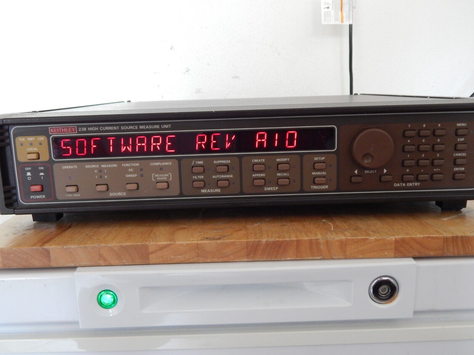 Keithley 238 High Current Source Meter, (bad GPIB holding lug)