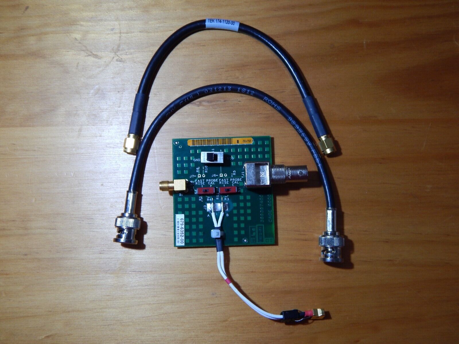 Tektronix 067-1821-00 Probe Cal Fixture with 012-0208-00, 174-1120-00 Cables