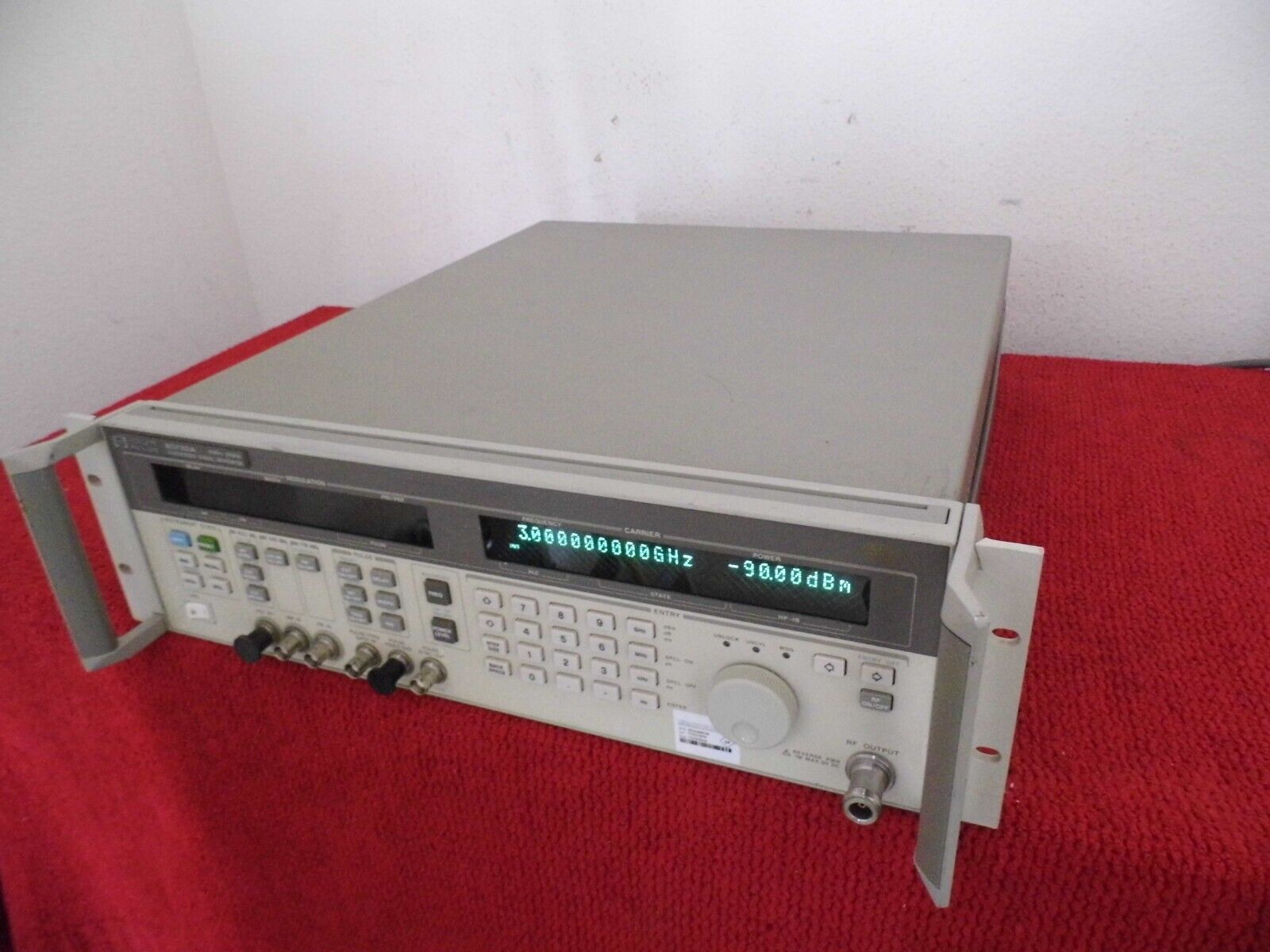 Agilent HP 83732A Synthesized Signal Generator,10Mhz-20GHz w/1E1/1E8