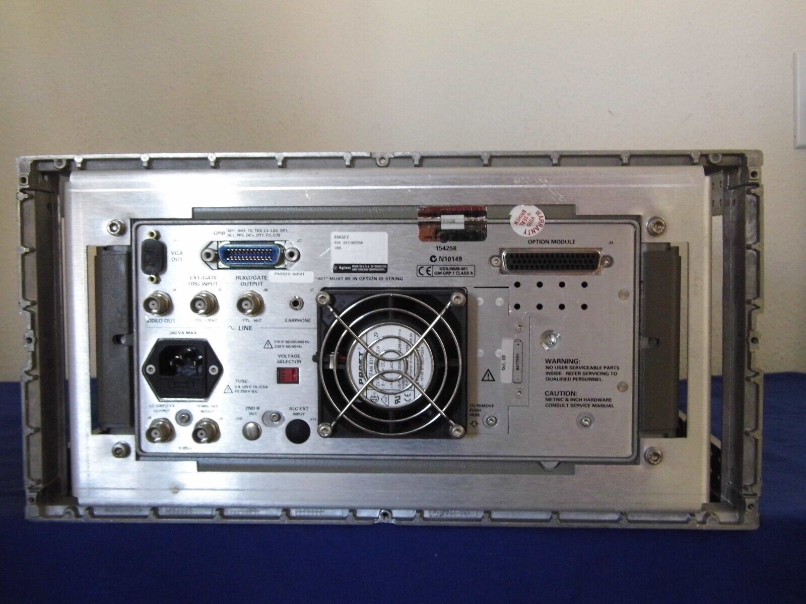 Agilent 8563EC with options 007 and UK6 rack mounted