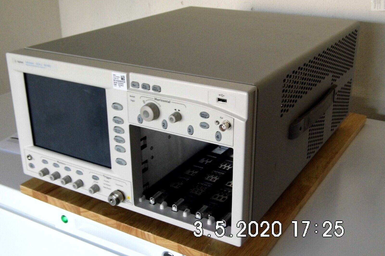 Agilent 86100C Infiniium DCA-J Oscilloscope Mainframe 001,100 NIST calibrated