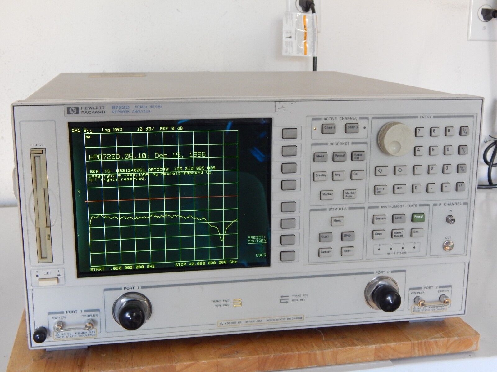 HP / Agilent 8722D Network Analyzer Options 010, 1D5, 085, 089. s/n US31240061