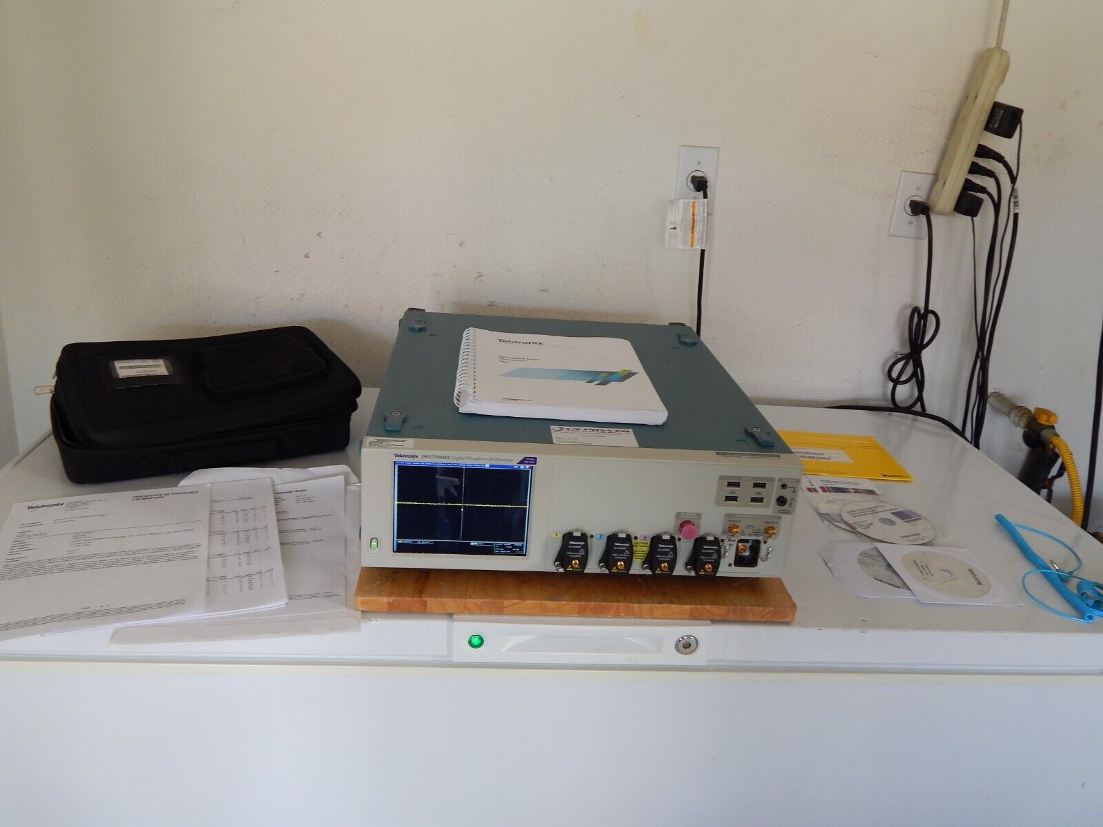 Tektronix DPO73304SX 33GHz, 100GS/s Tektronix NIST cal. w/data, 30 day wrnty