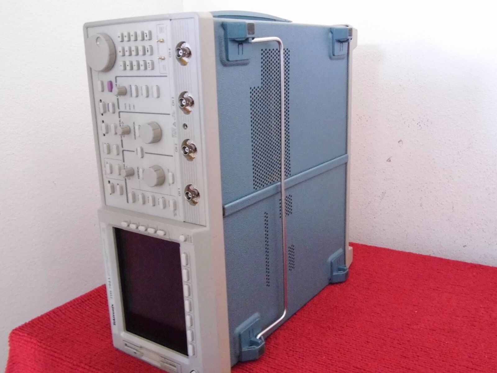 Tektronix TDS784A Oscilloscope 1GHz, 4GS/s Opt's 2F/1M NIST calibrated 8/2017