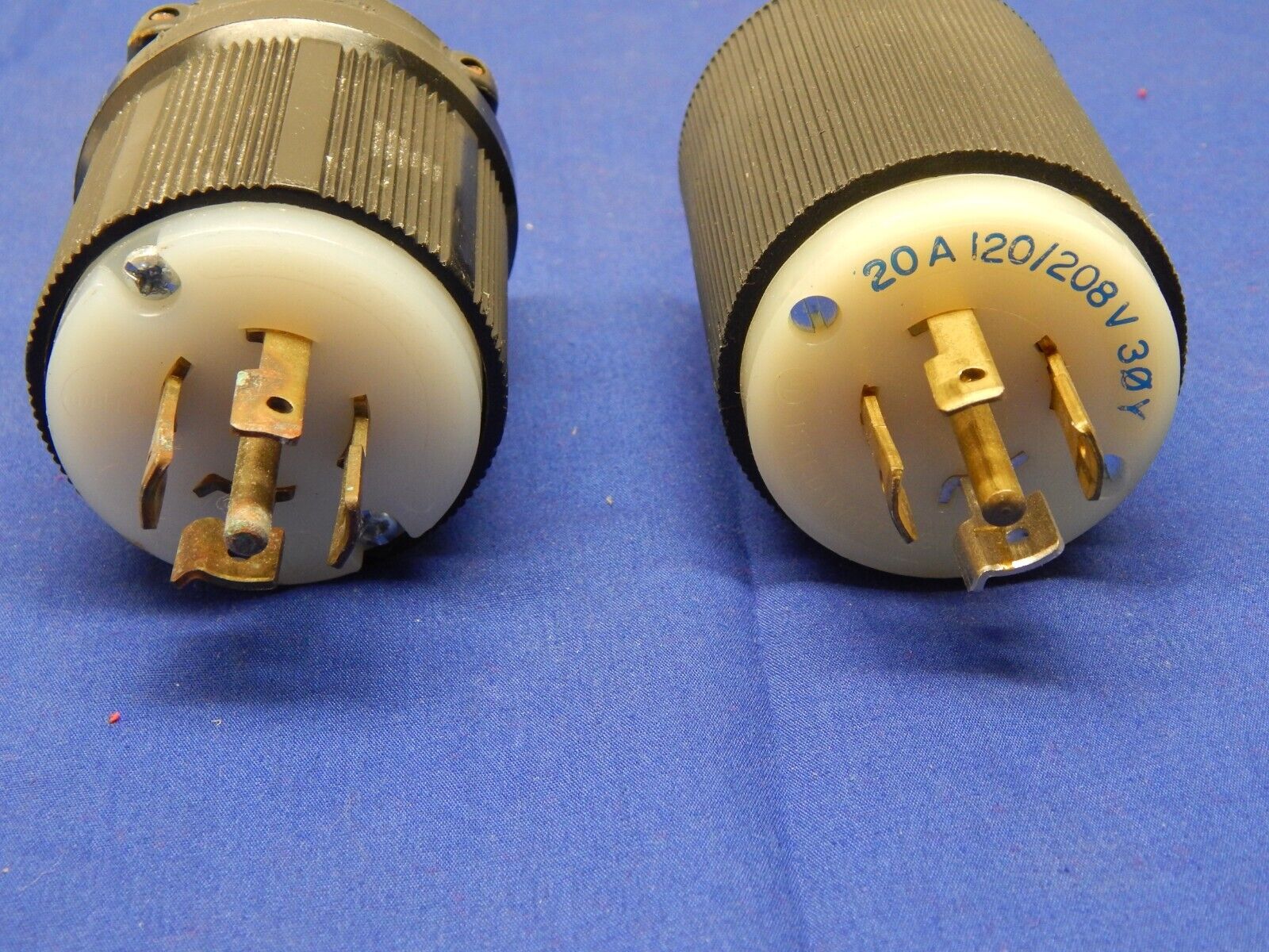 HBL2511, Cooper L21-20 20A 120/208V  3ØY Grounding Locking Male Plug, Lot 3