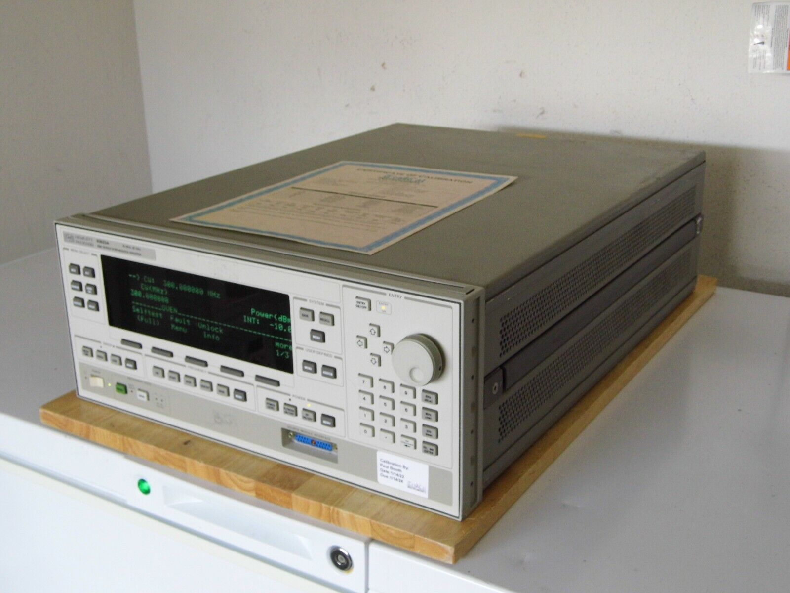 Agilent HP 83623A 10MHz-20GHz Higher Power Synthesized Sweeper 004/008 Cal'ed
