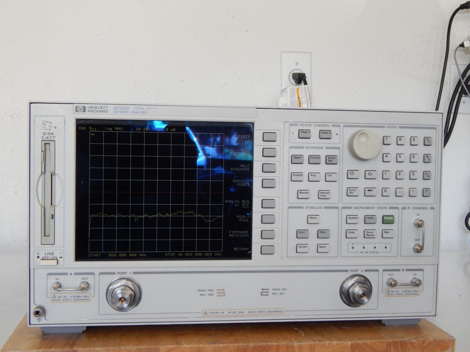 HP Agilent 8722D Network Analyzer Opt's 010, 012, 1D5, 400 S/N US36140356 WRNTY
