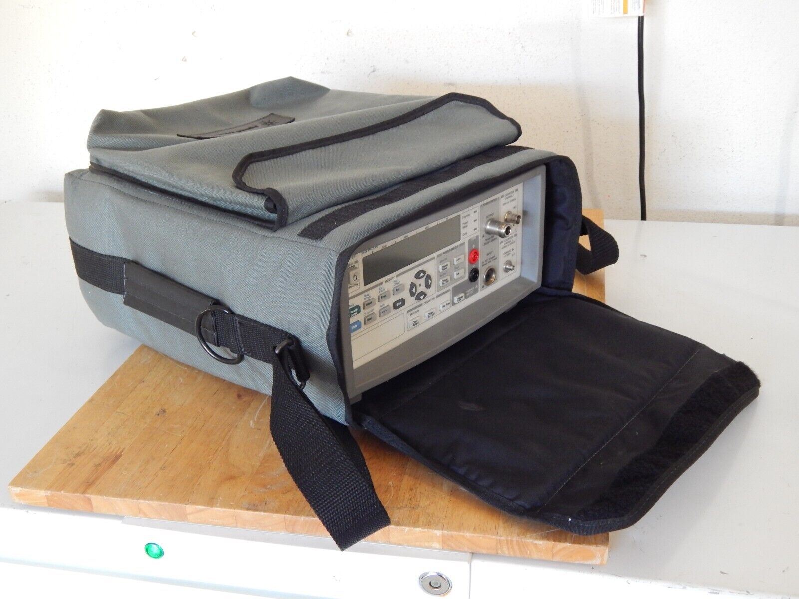 Agilent 53147A Counter/Power Meter/DVM, 20GHz, Opt 001, w/case 123hrs of use