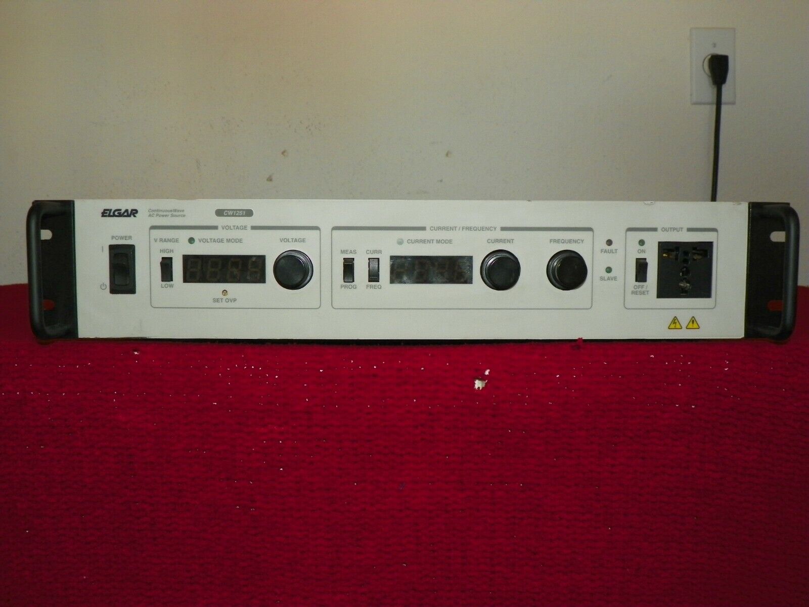 Elgar CW1251M 1250VA 45-500Hz,135/270Vac 9.26A/4.63A AC source