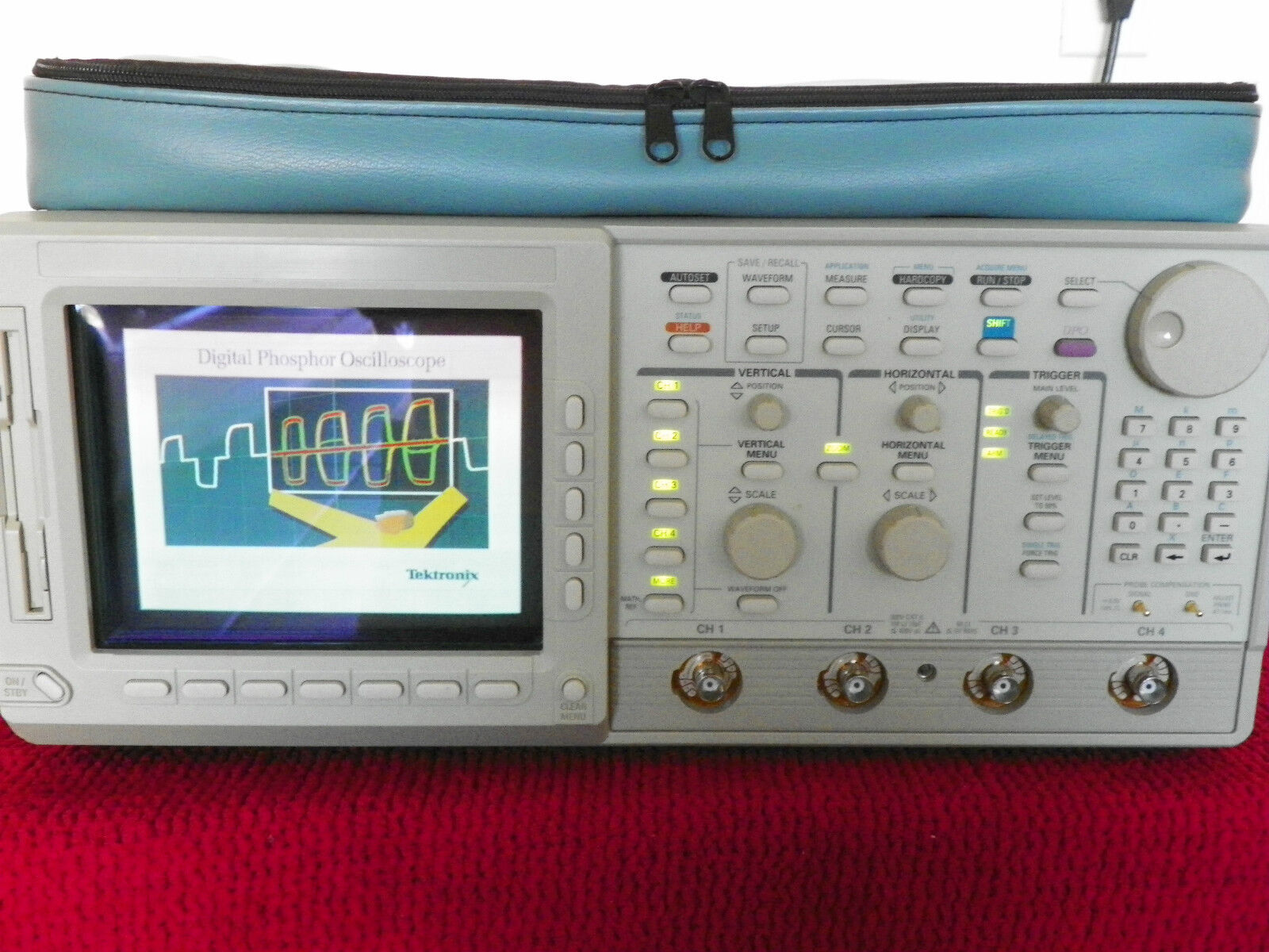 Tektronix TDS784D Opt 13/1F/HD/2C/2F/2M/3C/4C 1GHz 4GS/s