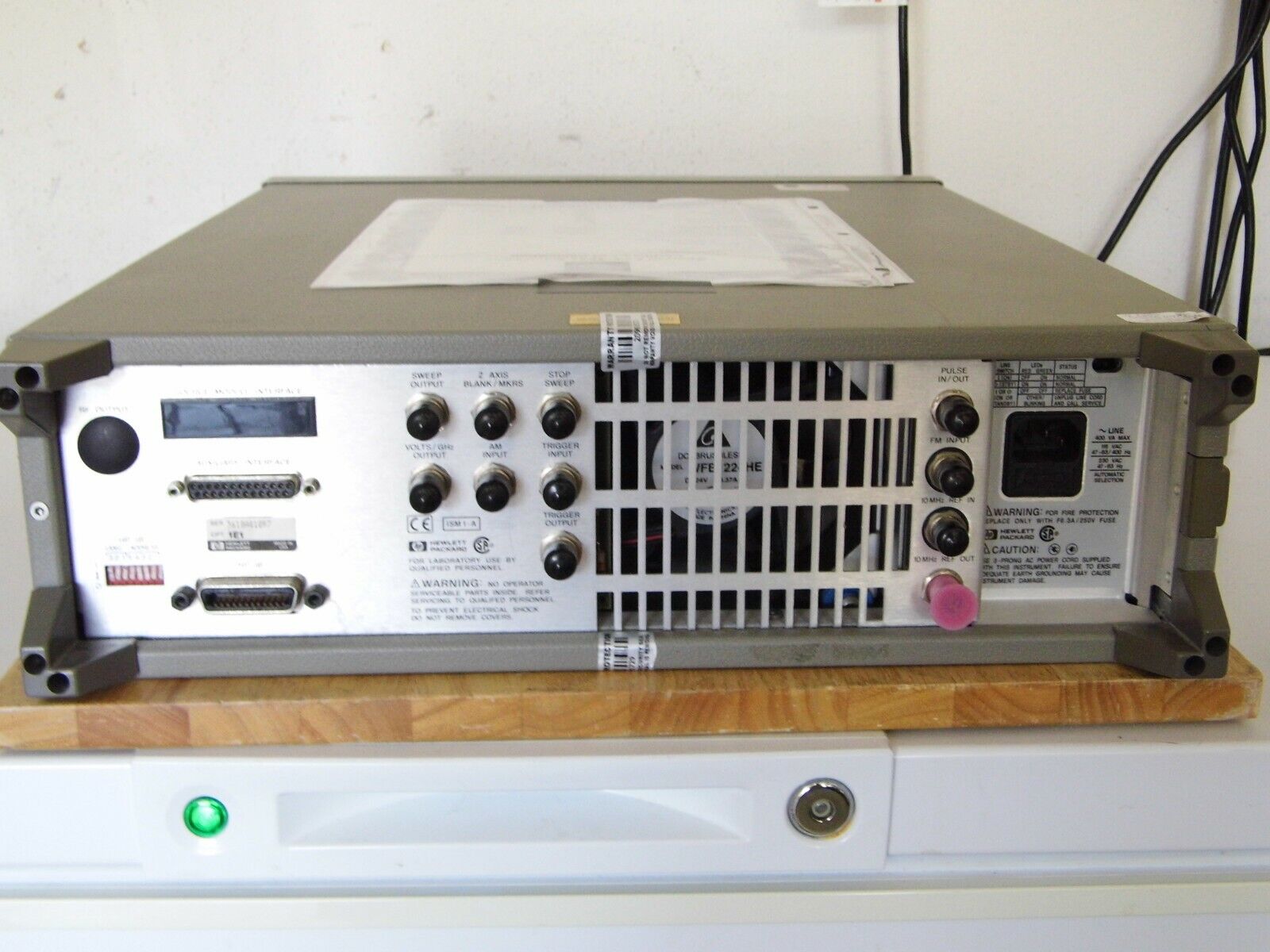 AT HP 83752A .01-20GHz Synthesized Signal Sweeper w/opt. 1E1 & cal. w/data