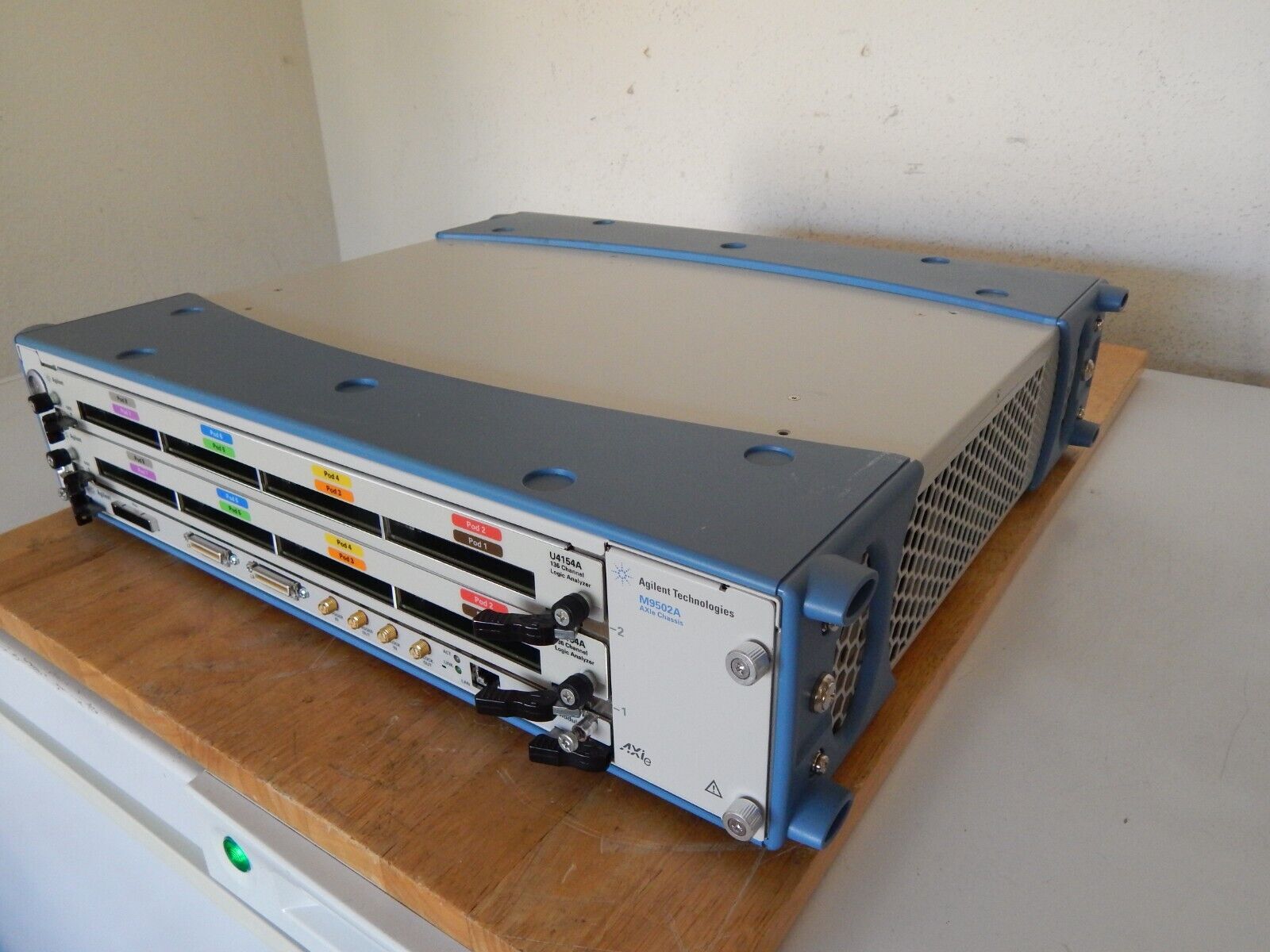 Agilent M9502A, 2 0f U4154A 136 Channel Logic Analyzer  & 8  U4201A Digital Pods