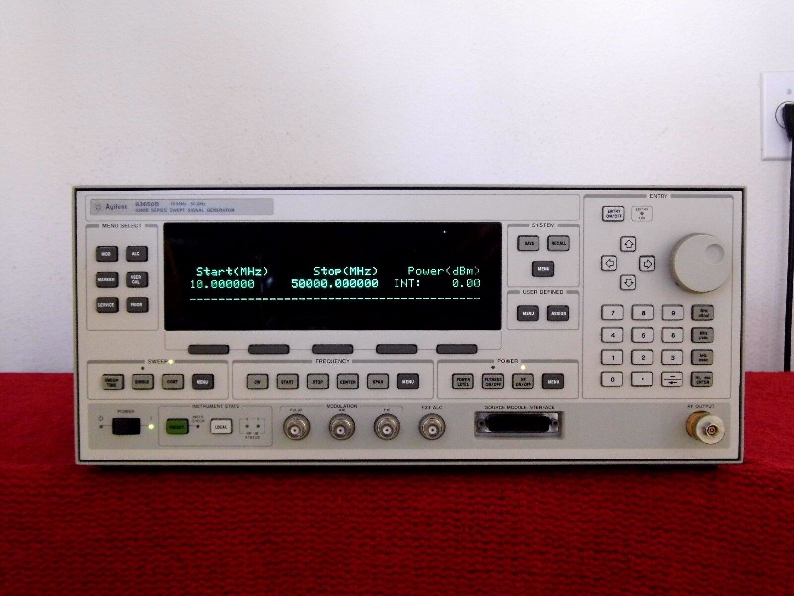 Agilent 83650B /001/002/008 * 10Mhz - 50Ghz Synthesized Signal Generator 