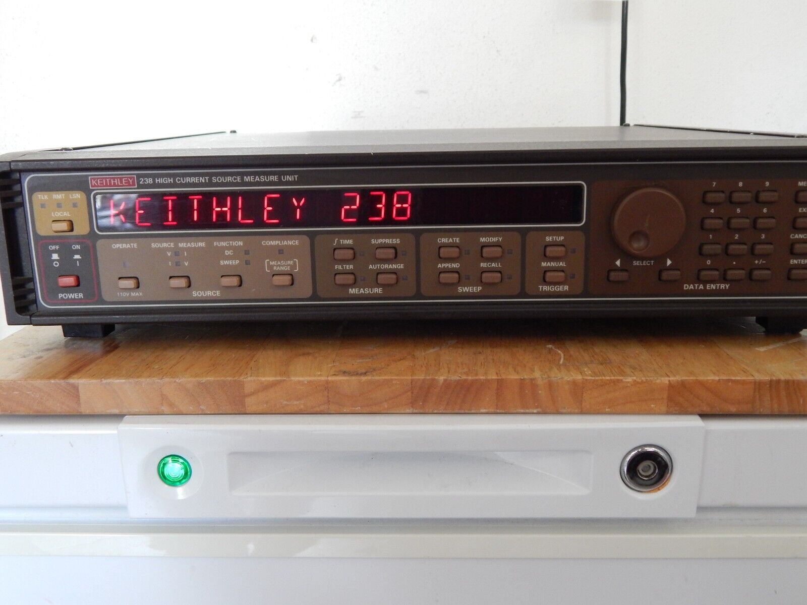 Keithley 238 High Current Source Meter, (bad GPIB holding lug)