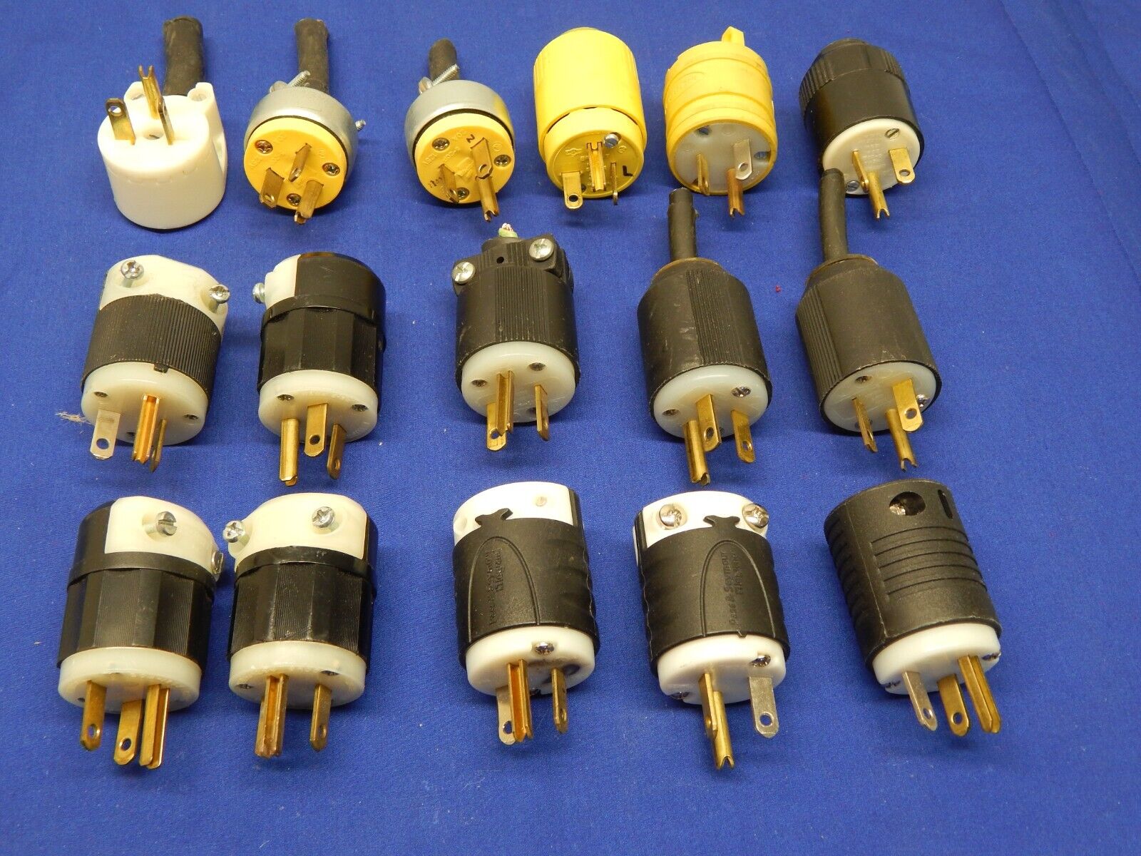 NEMA 5-20, HBL5366C Insulgrip Plug 2 Pole 3 Wire  20A  125V , Lot of 16