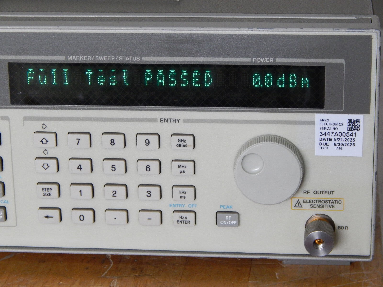 AT HP 83752A .01-20GHz Synthesized Signal Sweeper w/opt. 1E1 & cal. w/data