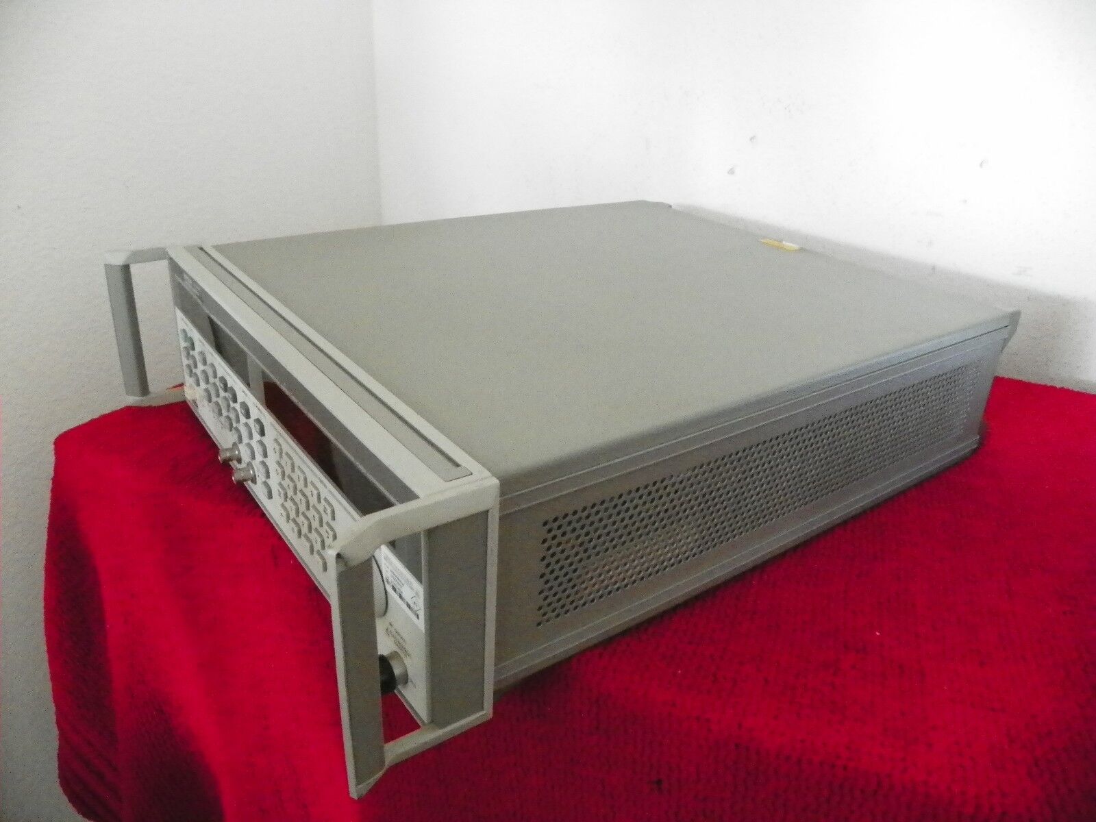 Agilent HP 83752A .01-20GHz Synthesized Signal Sweeper, 3 in stock.