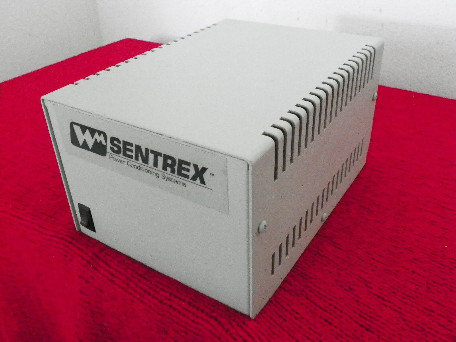 Line Tamer/ Sentrex PCLC-850 AC 120V Power Line Conditioner Regulator