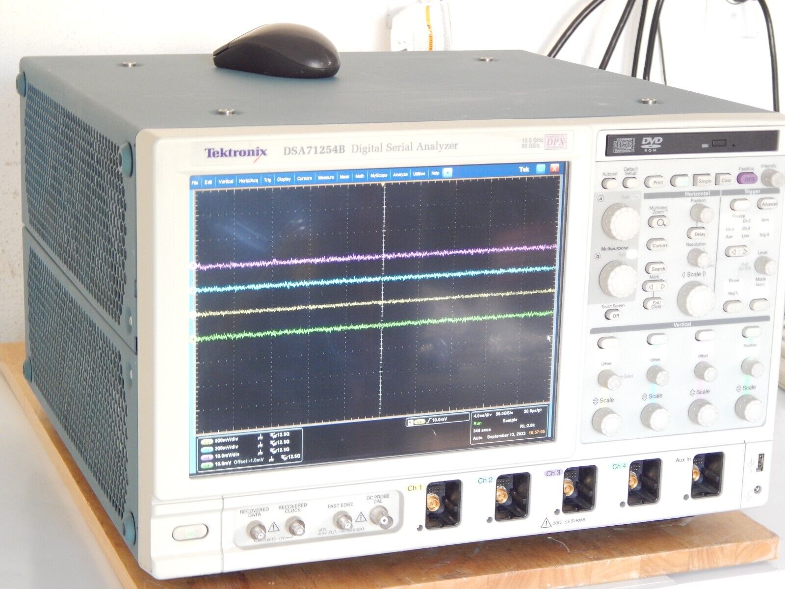 Tektronix DSA71254B 12.5Ghz 50Gs/s 4CH Digital Serial Analyzer