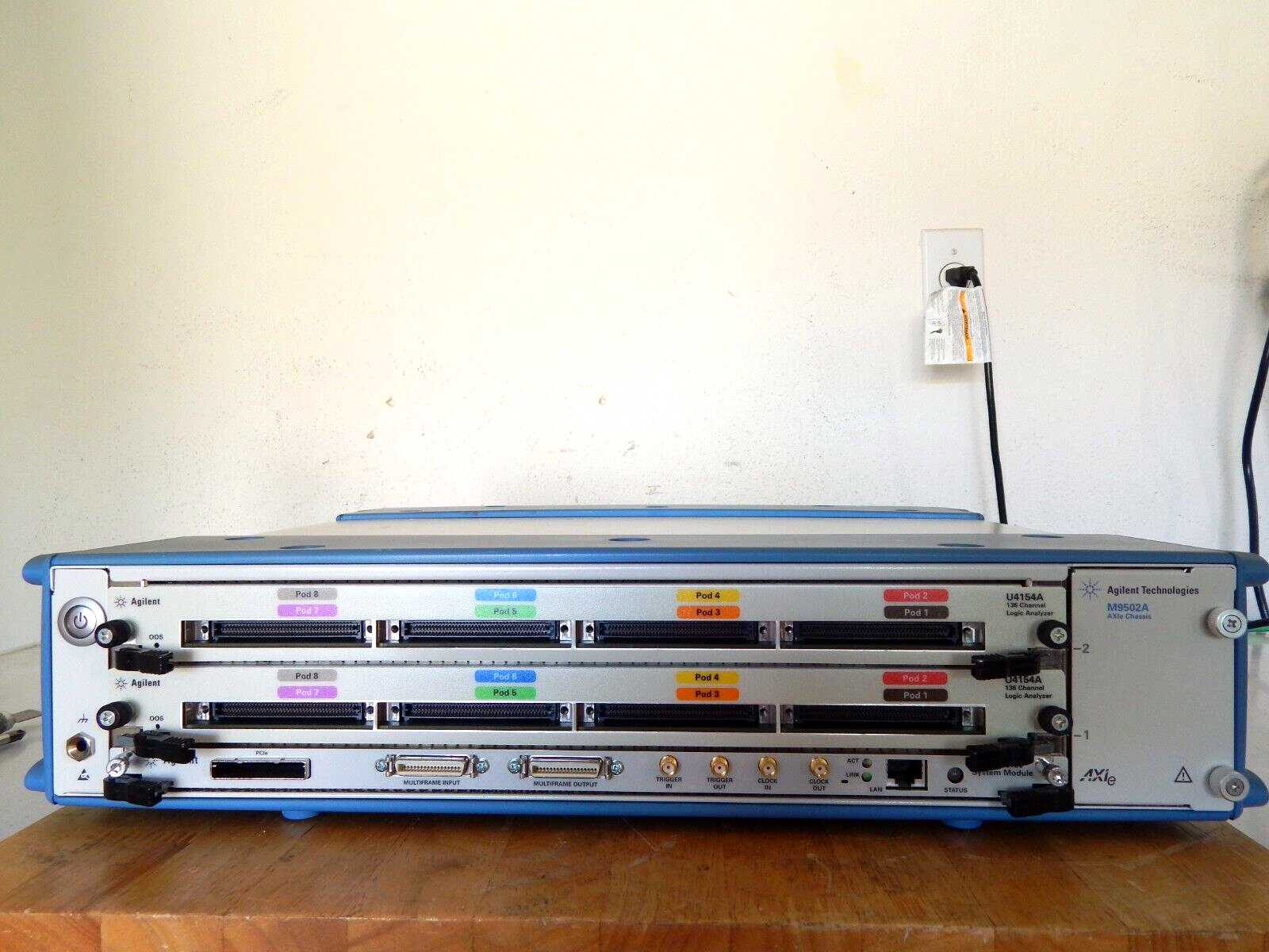 Agilent M9502A, 2 0f U4154A 136 Channel Logic Analyzer  & 8  U4201A Digital Pods