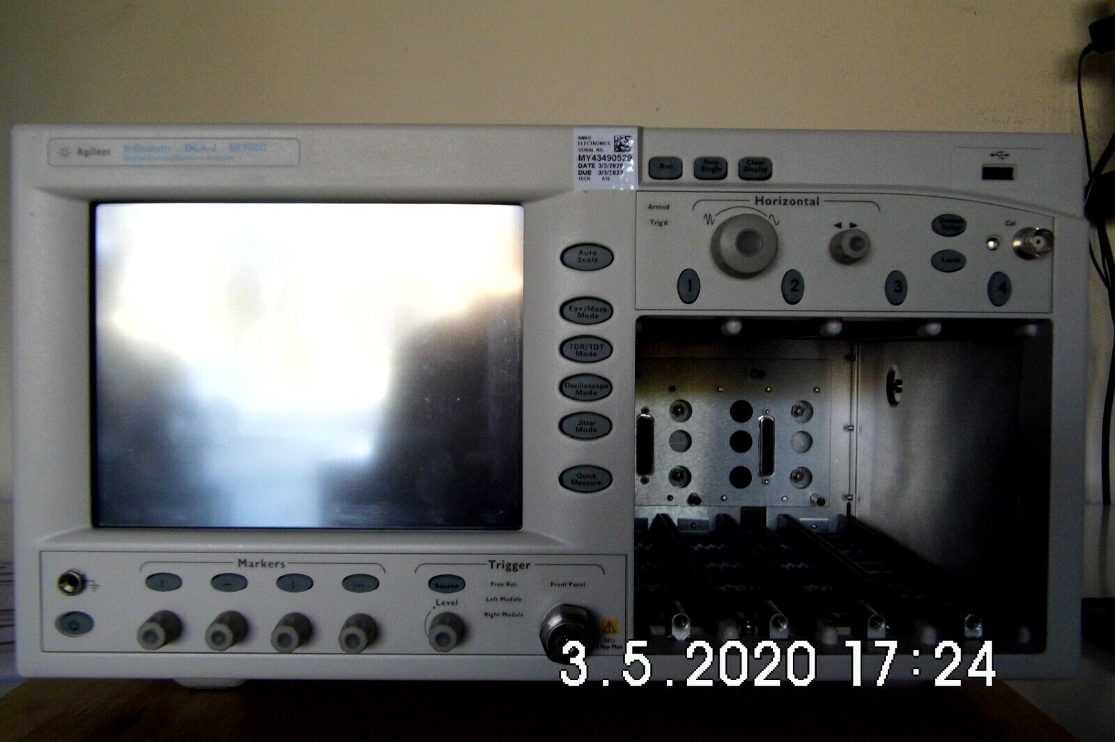 Agilent 86100C Infiniium DCA-J Oscilloscope Mainframe 001,100 NIST calibrated