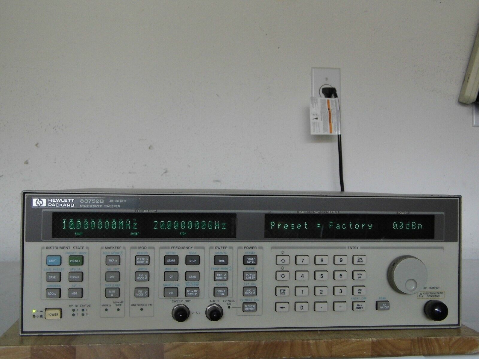 AGILENT HP 83752B 1E1 1E5, .01 - 20 GHz SYNTHESIZED SWEEPER w/ WARRANTY