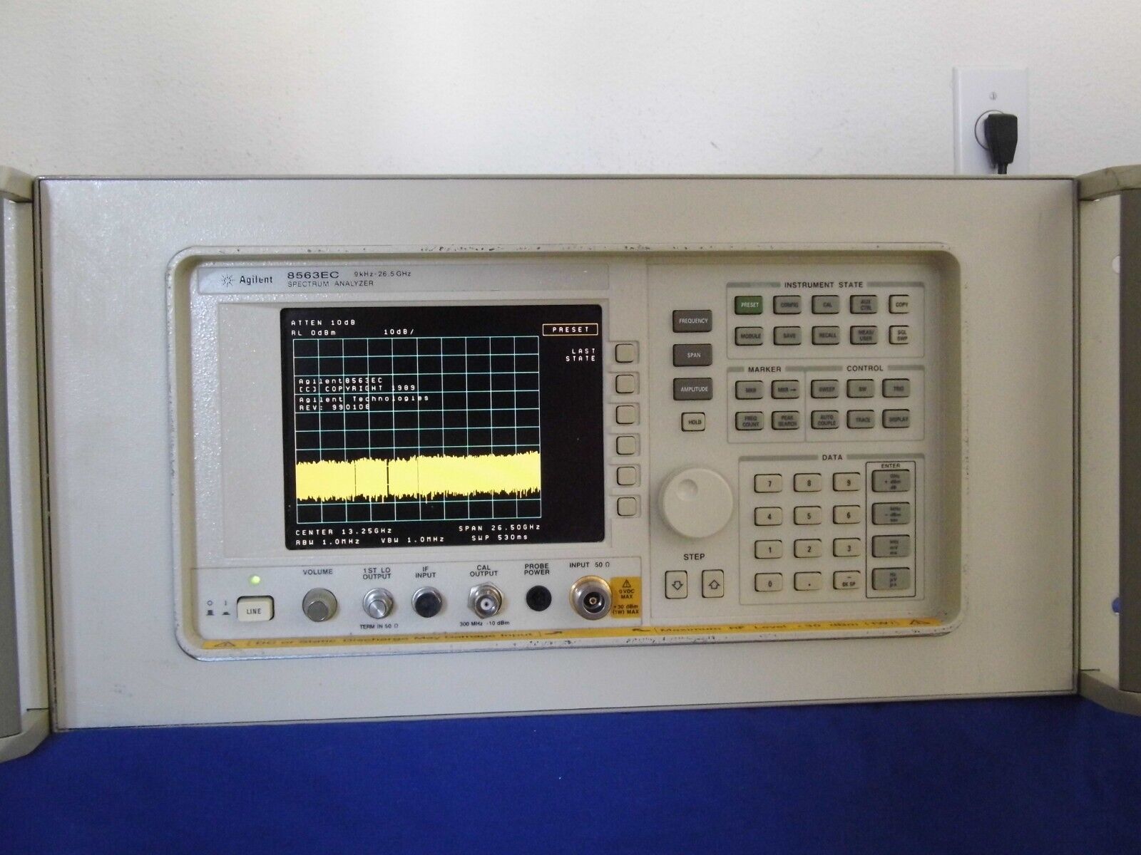 Agilent 8563EC with options 007 and UK6 rack mounted