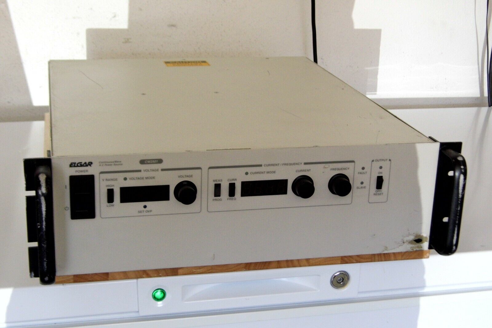 Ametek  CW2501M 2500VA AC Source 135/270Vac 18.2/9.6A 45-500Hz 11 in stock