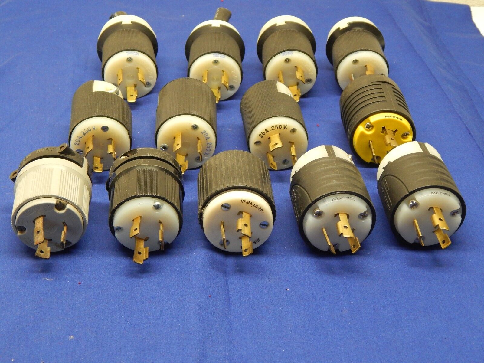 Locking Connector Plugs Twist Lock 20A 250V, Lot of 25