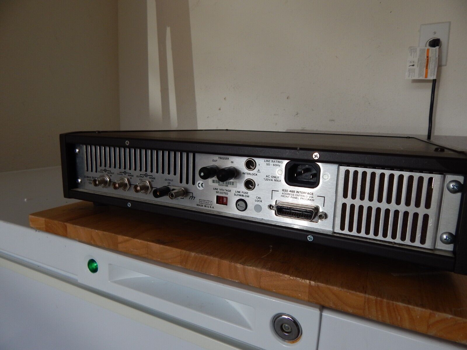 Keithley 238 High Current Source Meter, (bad GPIB holding lug)