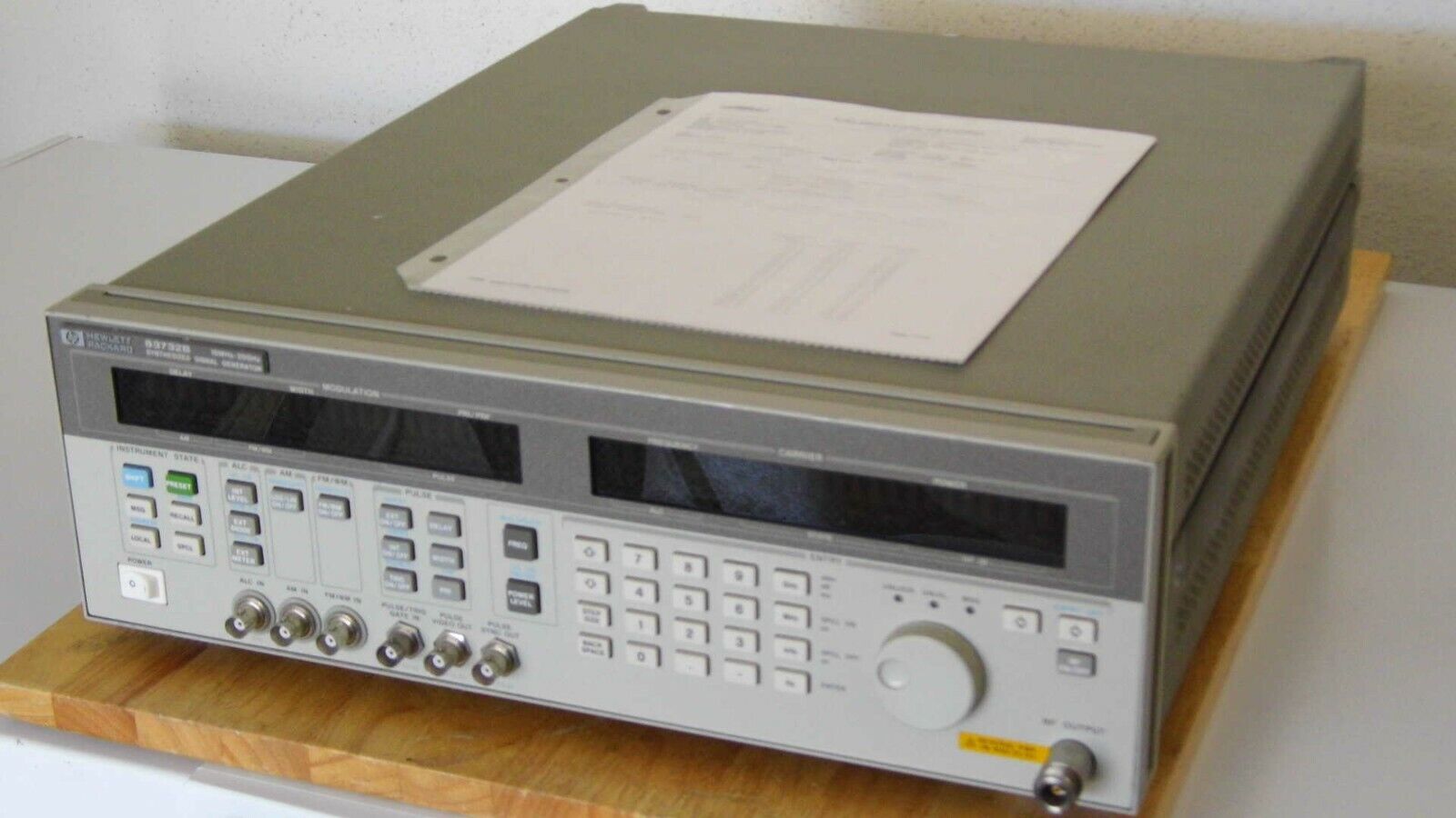 Agilent HP 83732B 1E1, 1E5 &1E8  20GHz Synth. CW Generator 