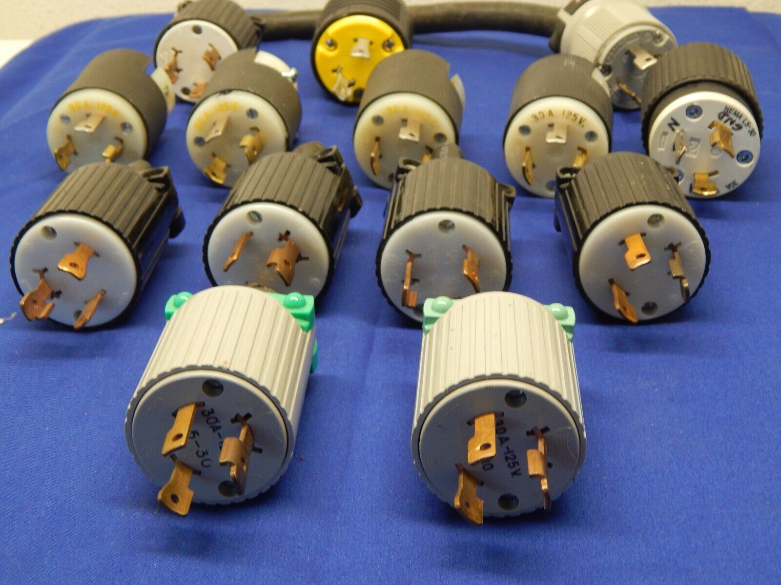 NEMA L5-30 30 Amp 125V 2 Pole 3 Wire Plug with External Cord Grip Lot of 14