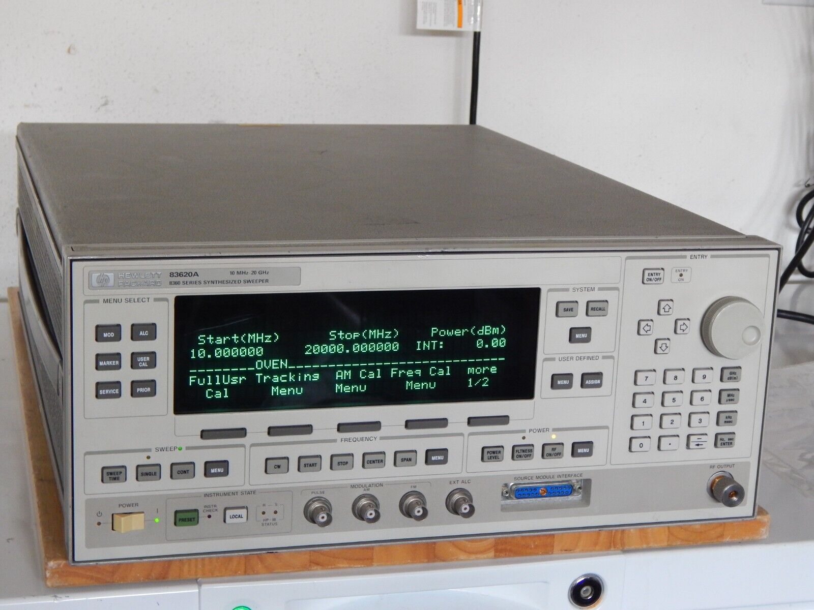 Agilent 83620A 001 Synthesized Sweeper 10 MHz to 20 GHz