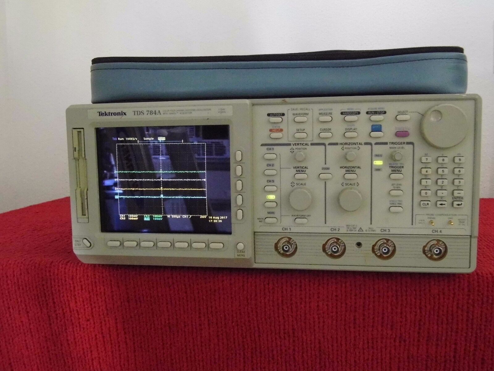 Tektronix TDS784A  DPO Oscilloscope 1GHz, 4GS/s  Opt 1M