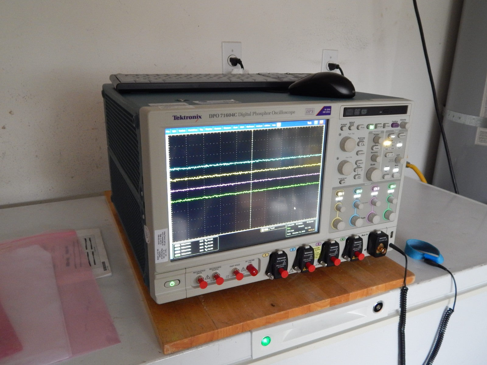 Tektronix DPO71604C Mixed Signal Oscilloscope, 16 GHz, 100 GS/s